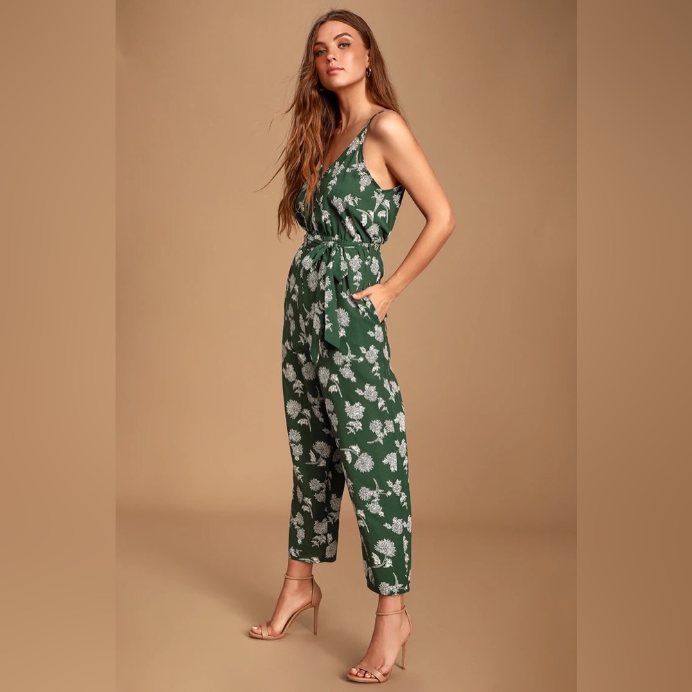 NWOT Lulu's Doyle Green & White Floral Printed Sleeveles Jumpsuit - XS